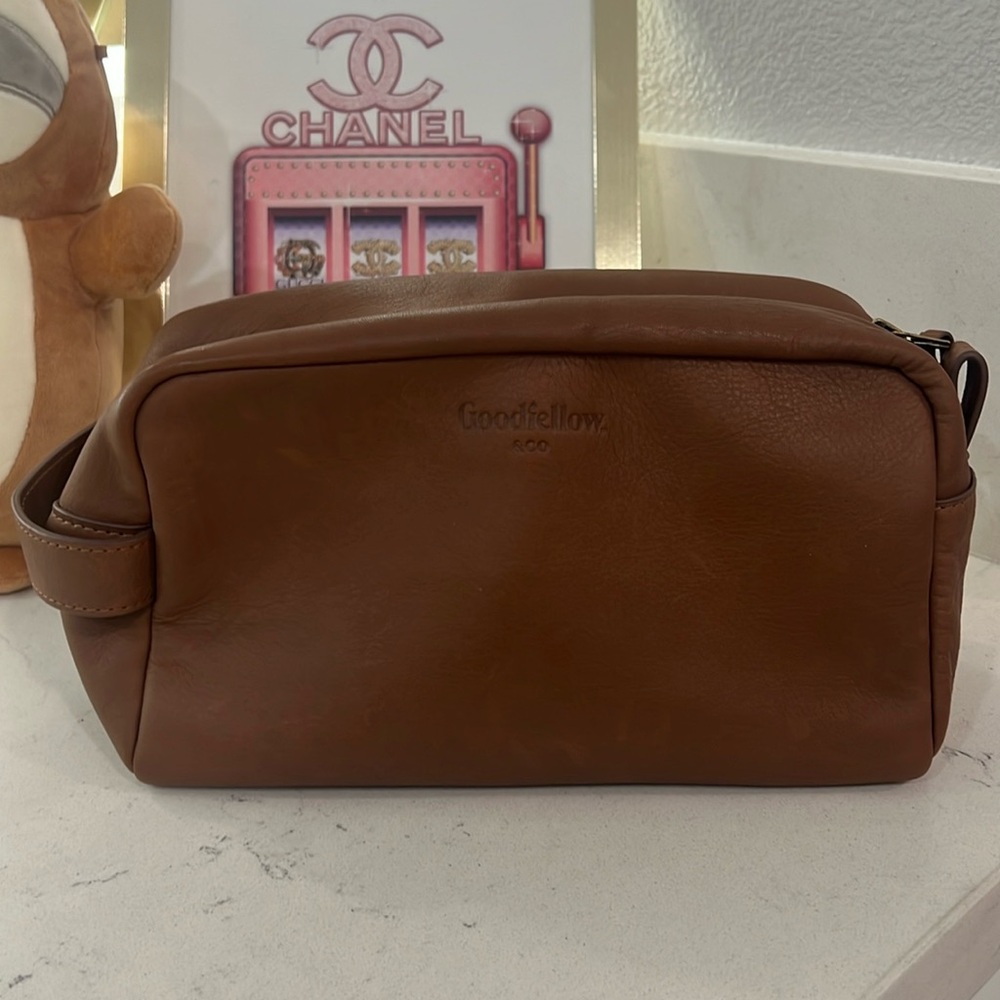 Goodfellow & Co toiletry bag 100% genuine leather. Great for travel